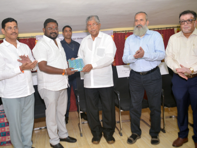 कार्यकारी मंडळ स्वीकृत संचालक श्री विक्रांत भोसले यांचा सत्कार करतांना